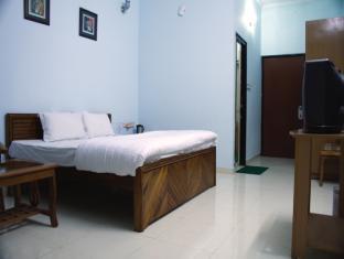 Hotel Maya Regency Бхимтал Экстерьер фото